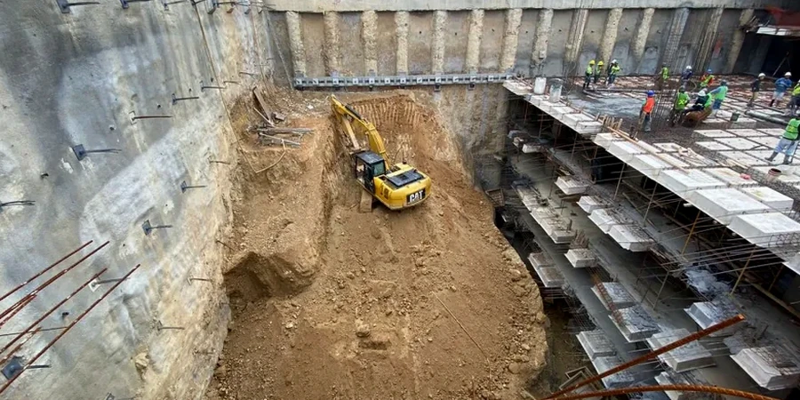 Diseño Geotécnico de Excavaciones Profundas en Calama: Controlando el Terreno Salino
